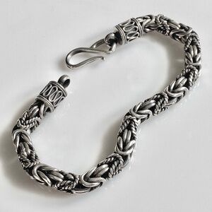 Elegant Silver Women's Bracelet